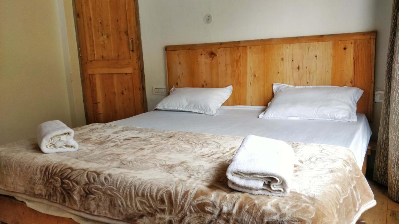 Loghouse At Khajjiar Lake Exteriör bild
