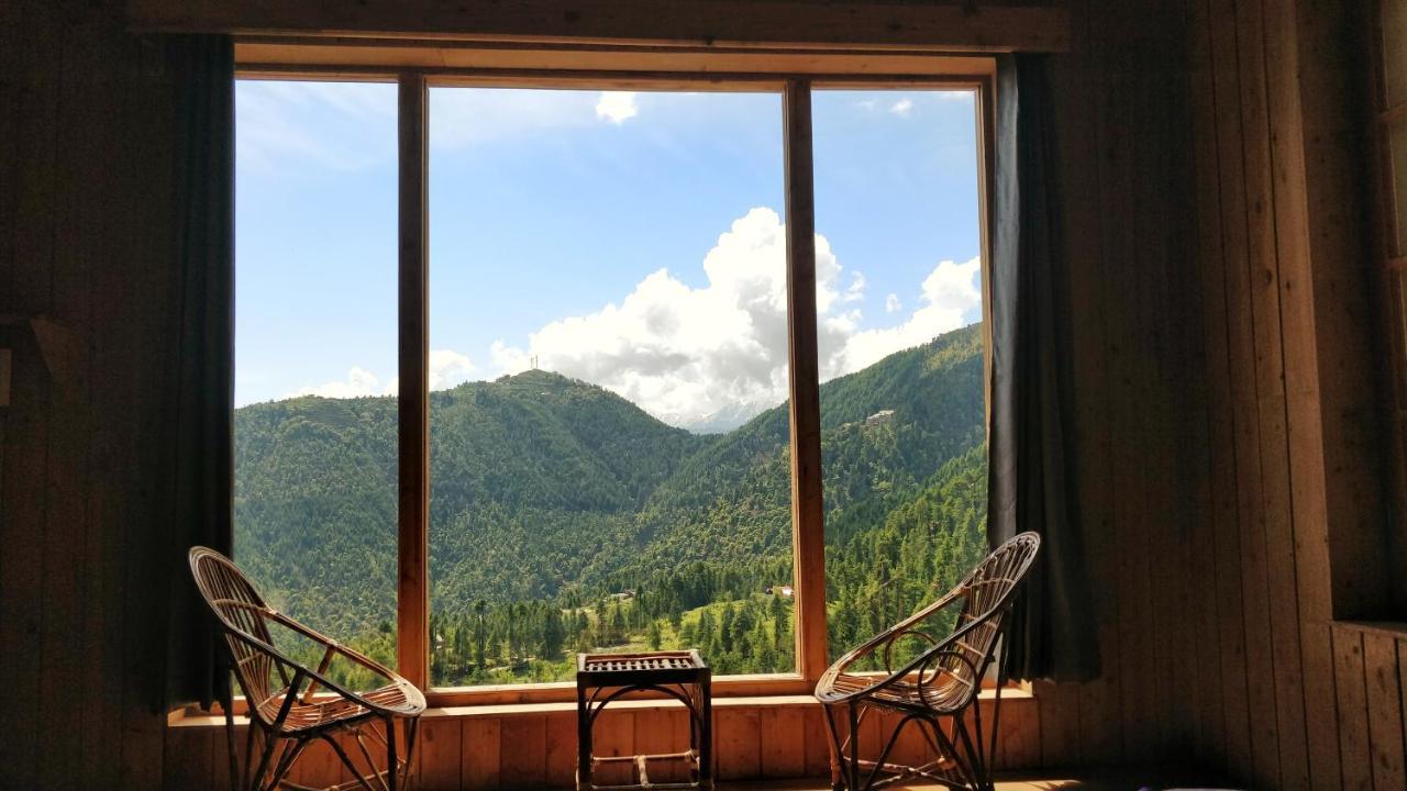 Loghouse At Khajjiar Lake Exteriör bild